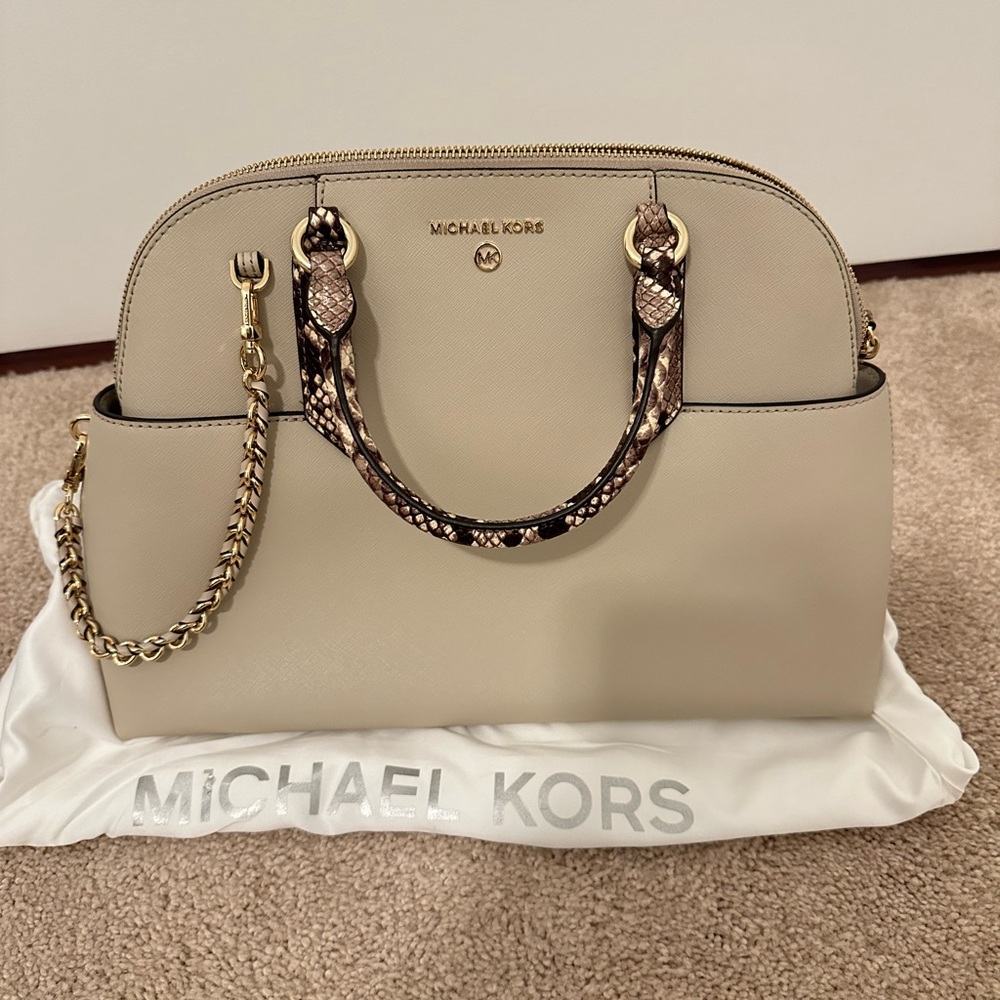 Michael Kors LG Dome Sarchel LIKE NEW